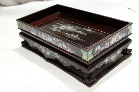 Khay gỗ trắc khảm ốc